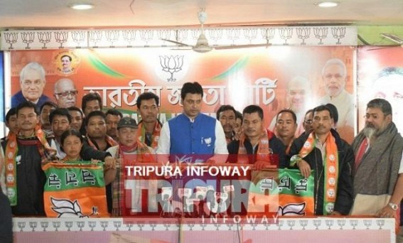 1635  INPT, CPI-M activists join BJP